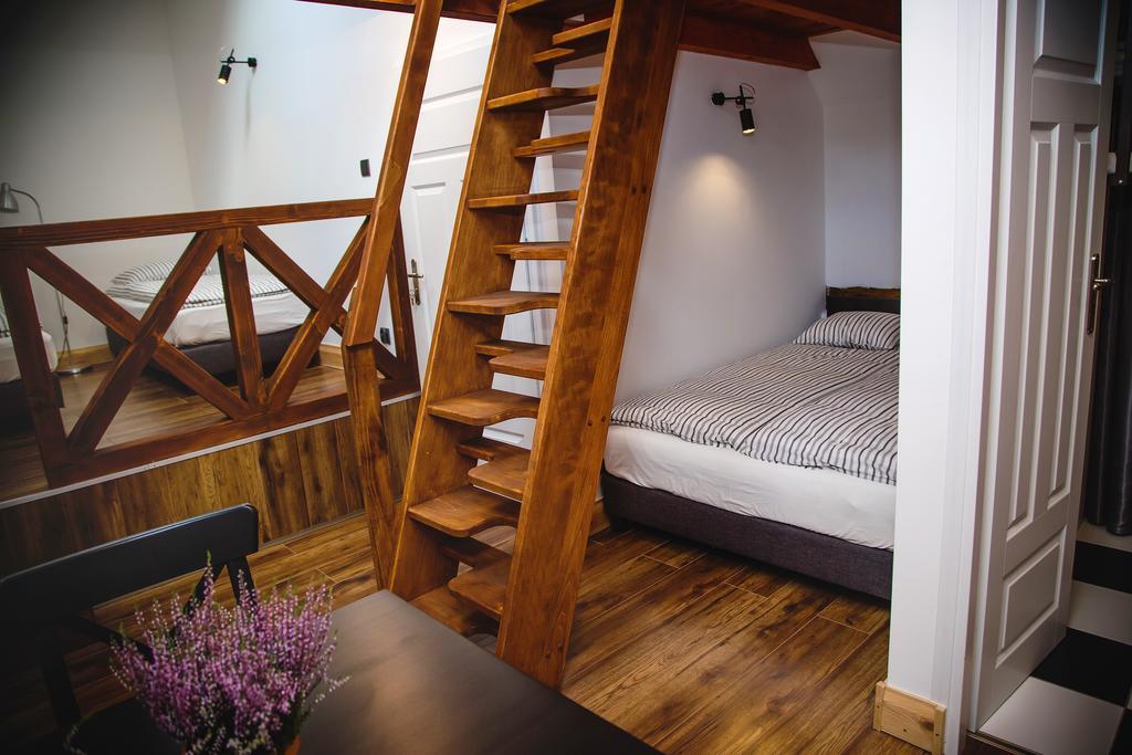 Family Room,322905337:JPEG